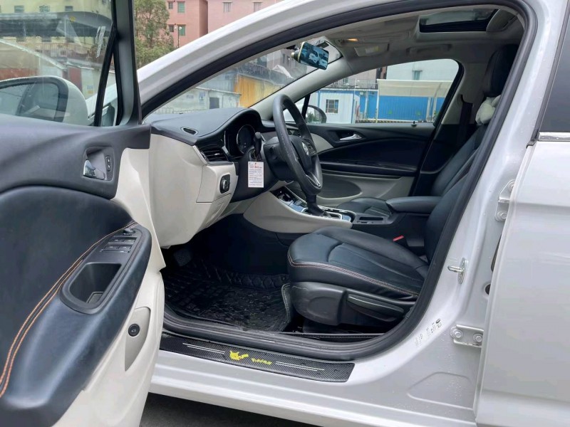 广州20年别克威朗6