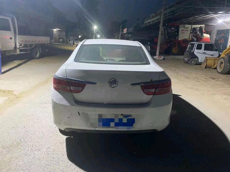 济南15年别克英朗8