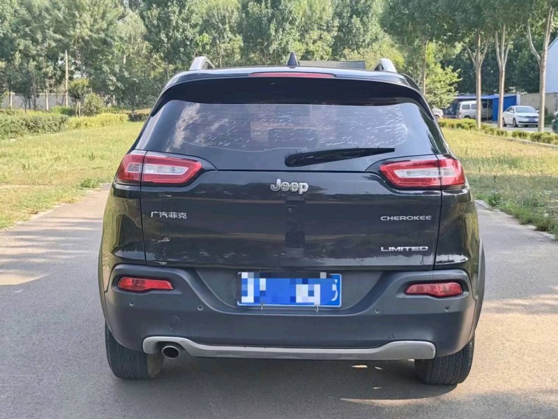 枣庄18年Jeep自由光4