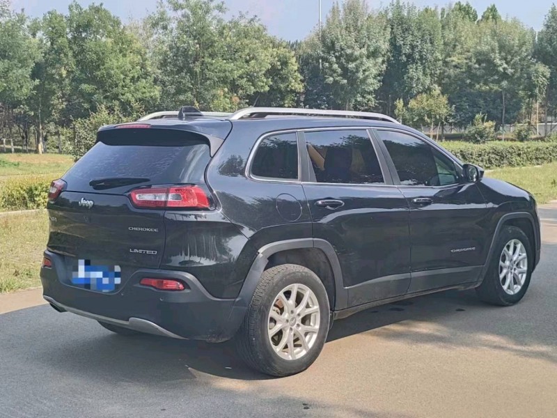枣庄18年Jeep自由光5