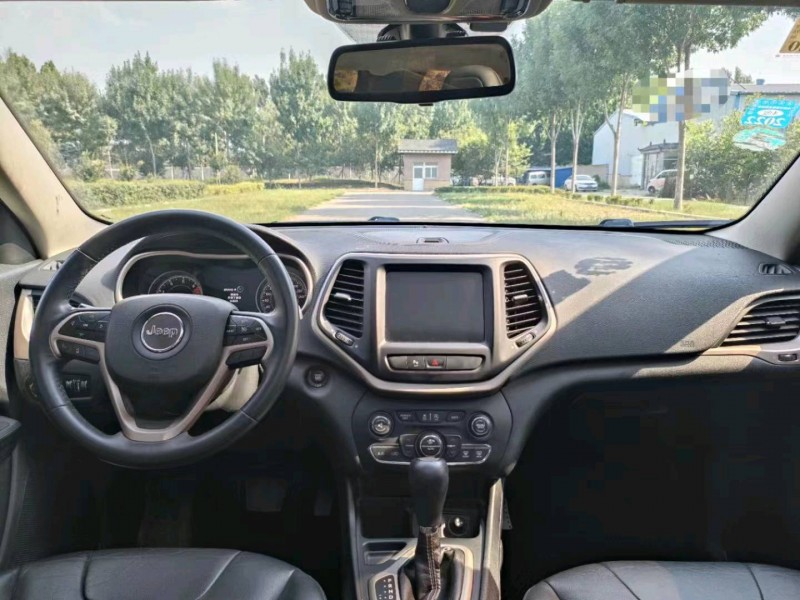 枣庄18年Jeep自由光6