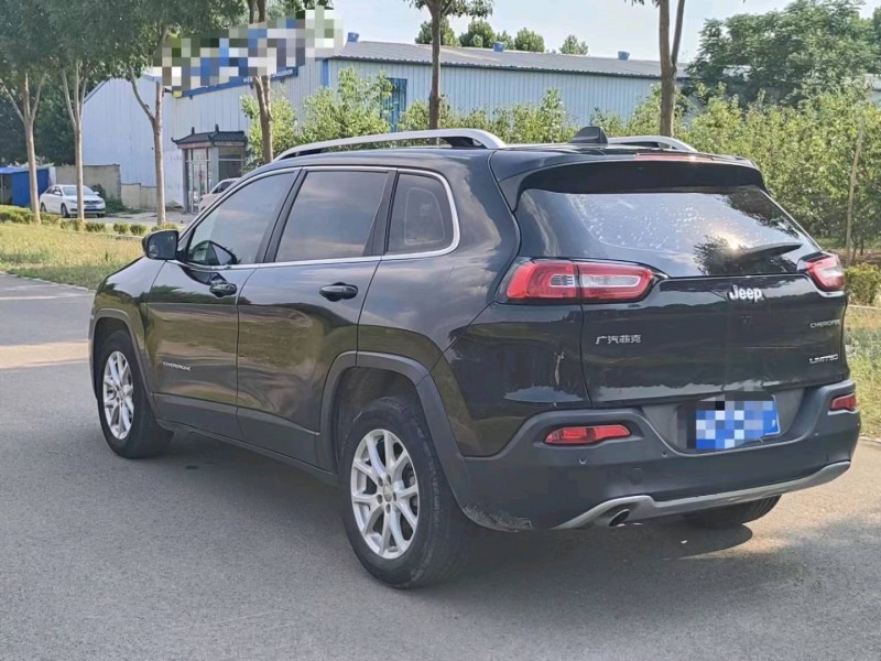 枣庄18年Jeep自由光7