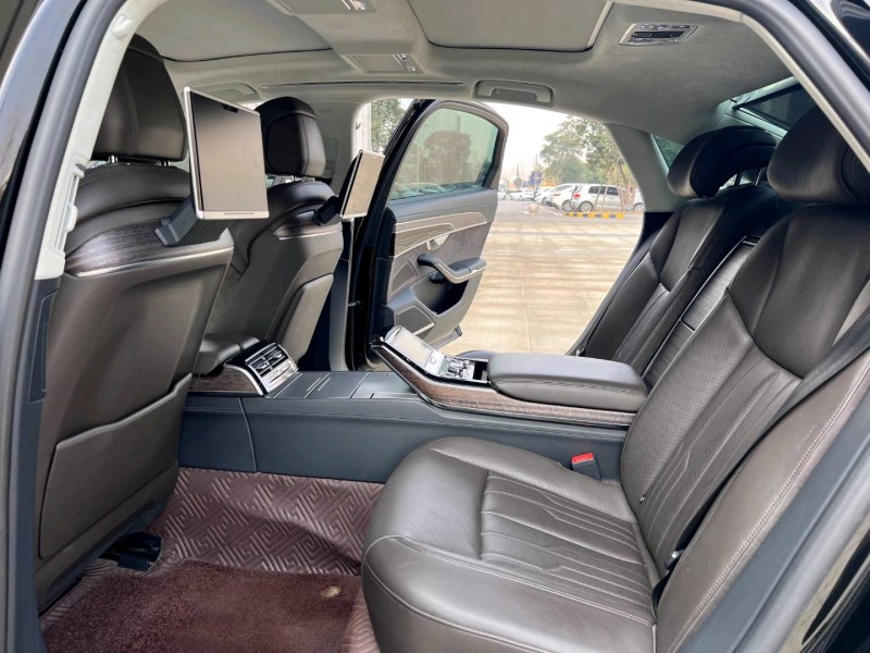 济南19年奥迪A8L7