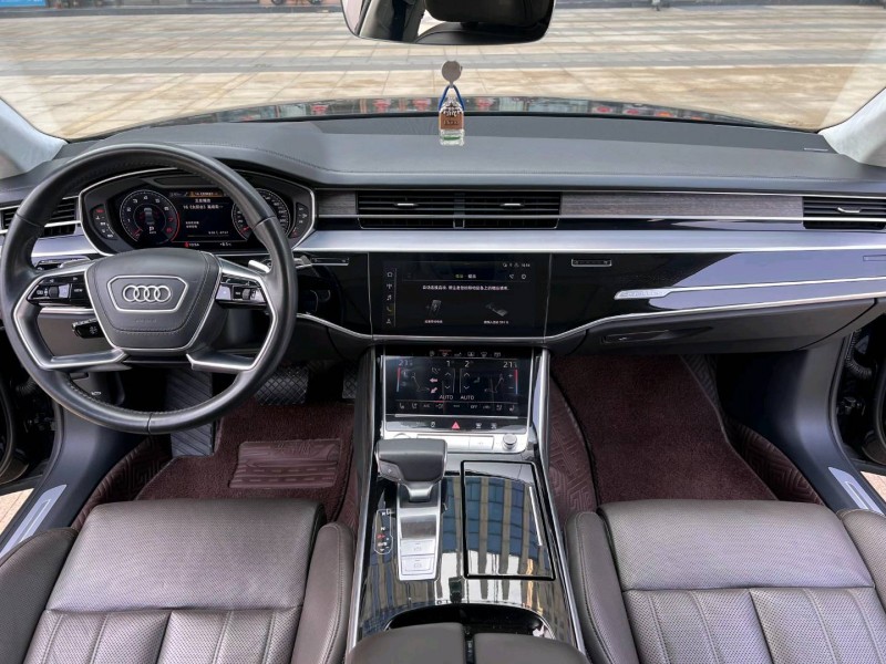 济南19年奥迪A8L8