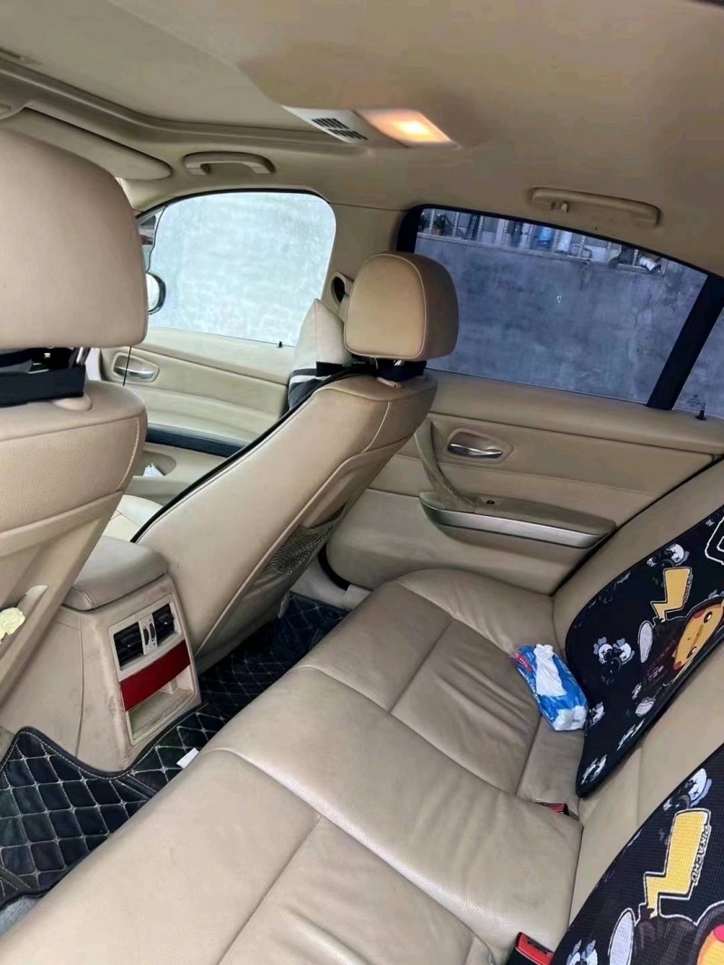 济南12年宝马3系8