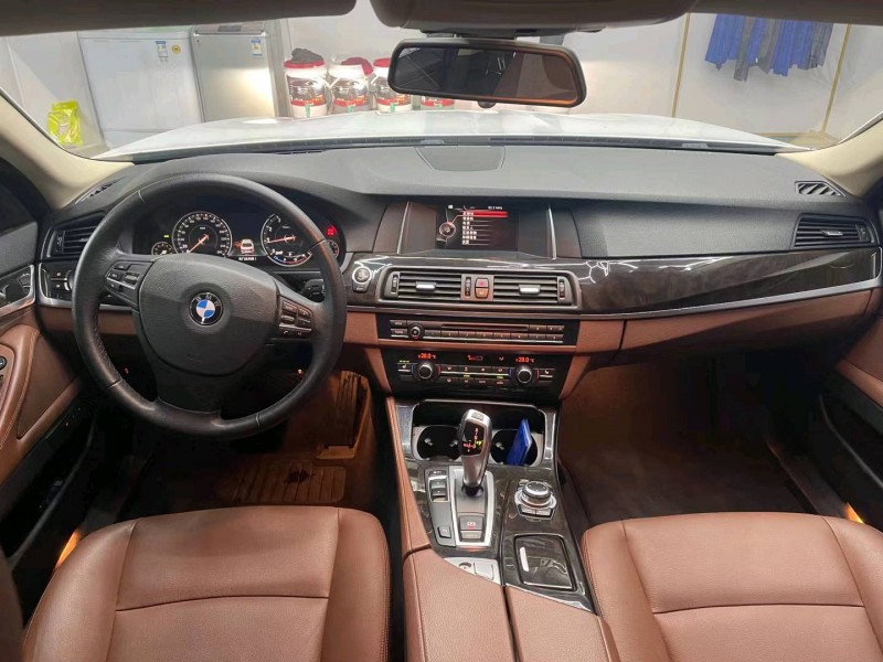 济宁16年宝马5系8