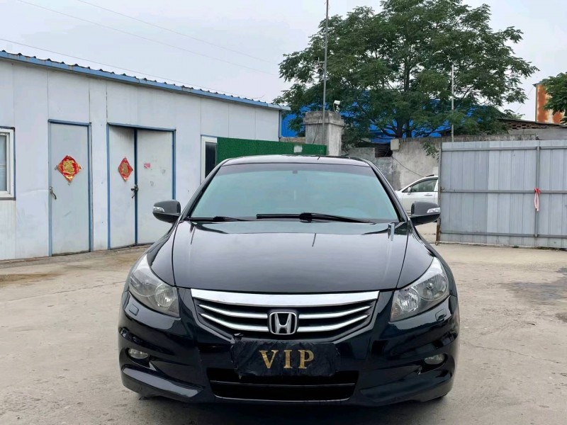 济宁11年本田雅阁1