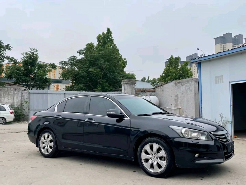 济宁11年本田雅阁2