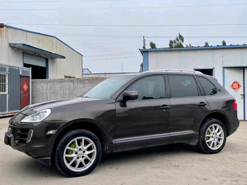 济宁10年保时捷卡宴3