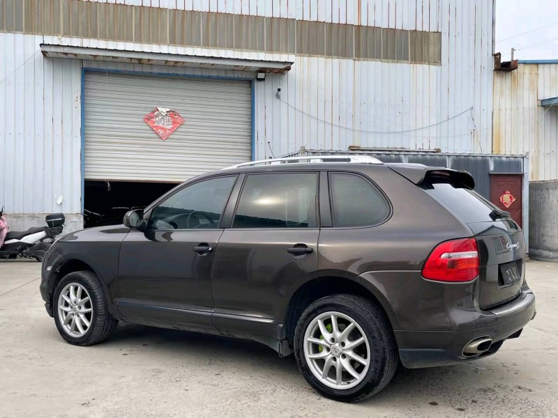 济宁10年保时捷卡宴7