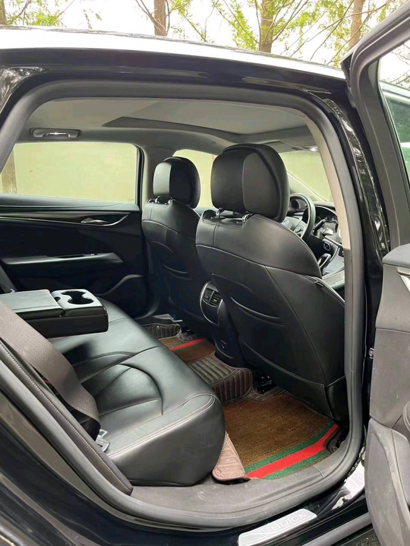 徐州20年别克君越4