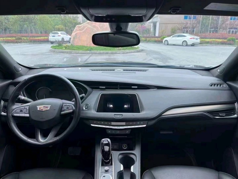 襄陽20年凱迪拉克XT45