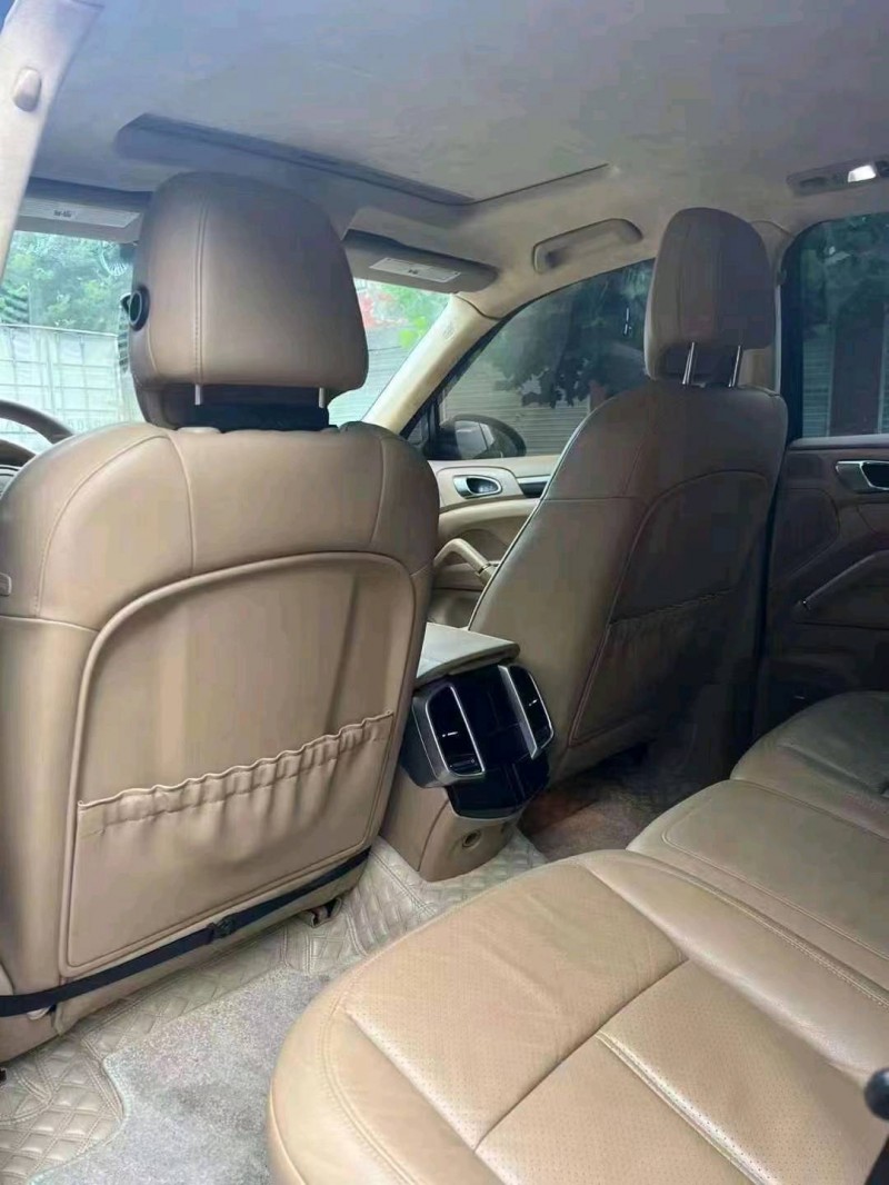 淮南14年保时捷卡宴8