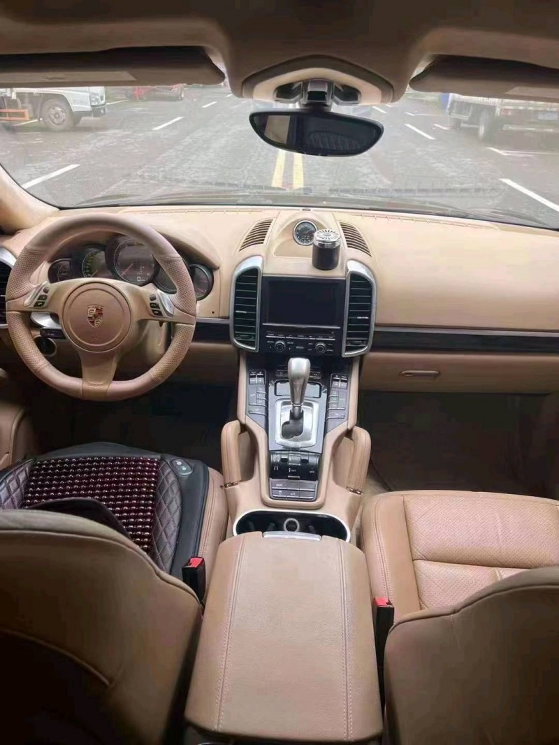 淮南14年保时捷卡宴9