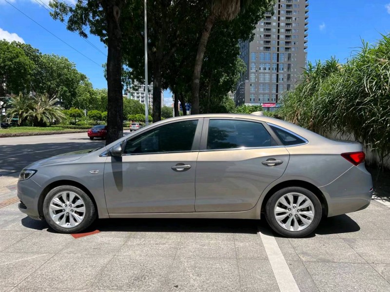 东莞17年别克英朗8