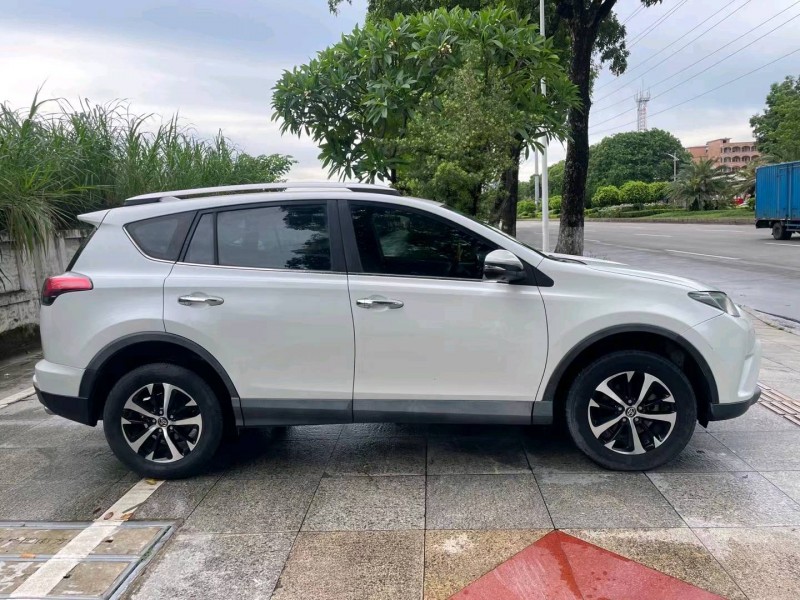东莞17年丰田RAV4荣放7