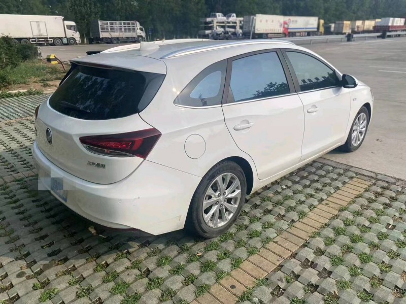 临沂18年别克阅朗5