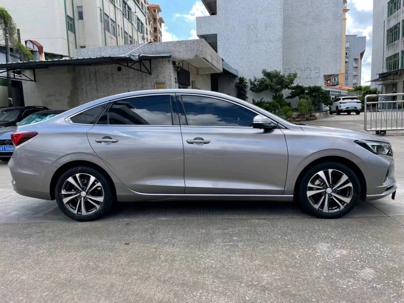 中山20年長安汽車逸動2