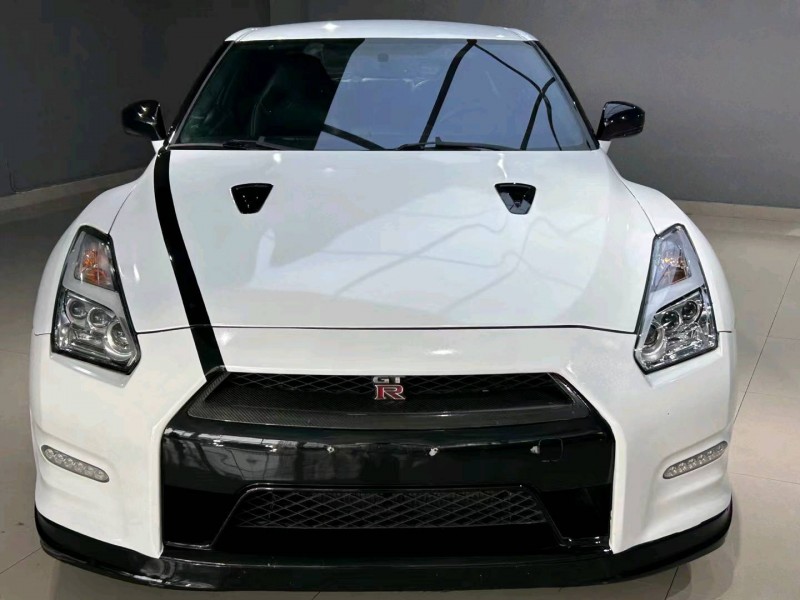 鄭州15年日產GT-R1