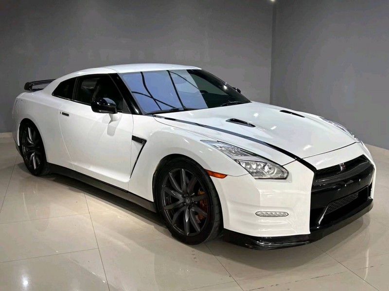鄭州15年日產GT-R2
