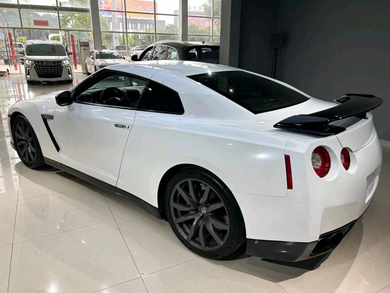 鄭州15年日產GT-R7