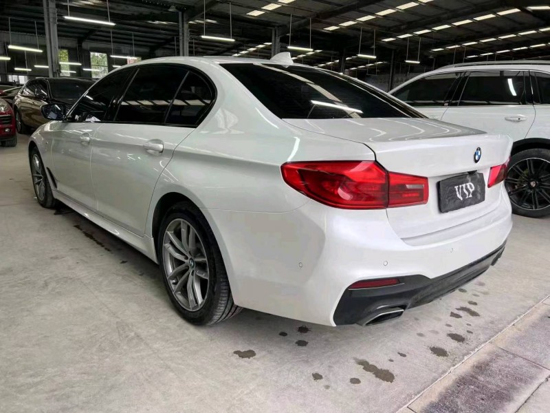 济宁18年宝马5系8