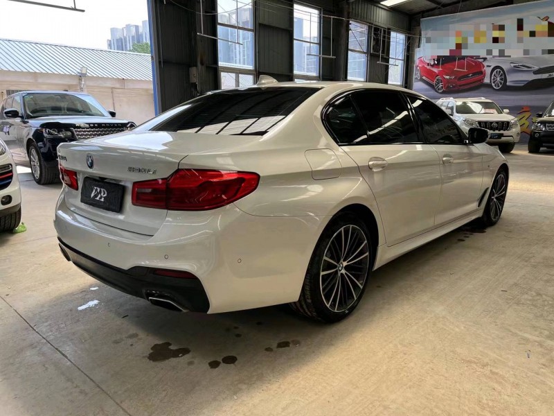 济宁19年宝马5系8