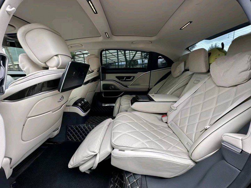 广州22年奔驰迈巴赫S级7