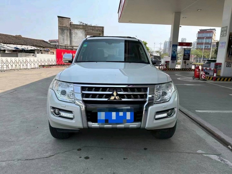 保定17年三菱帕杰罗1