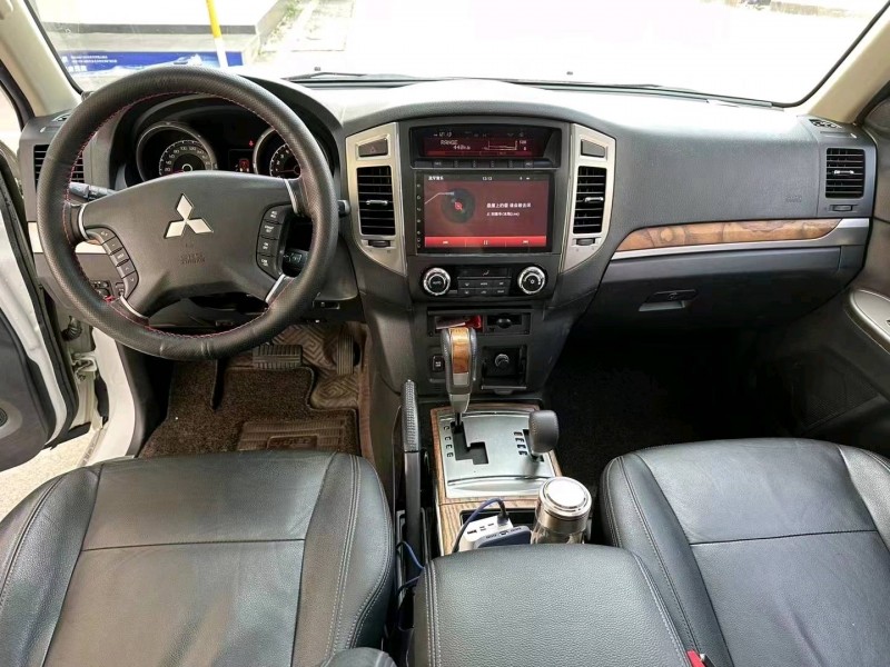 保定17年三菱帕杰罗5
