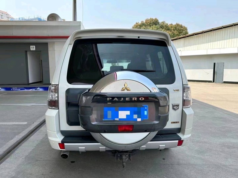 保定17年三菱帕杰罗9