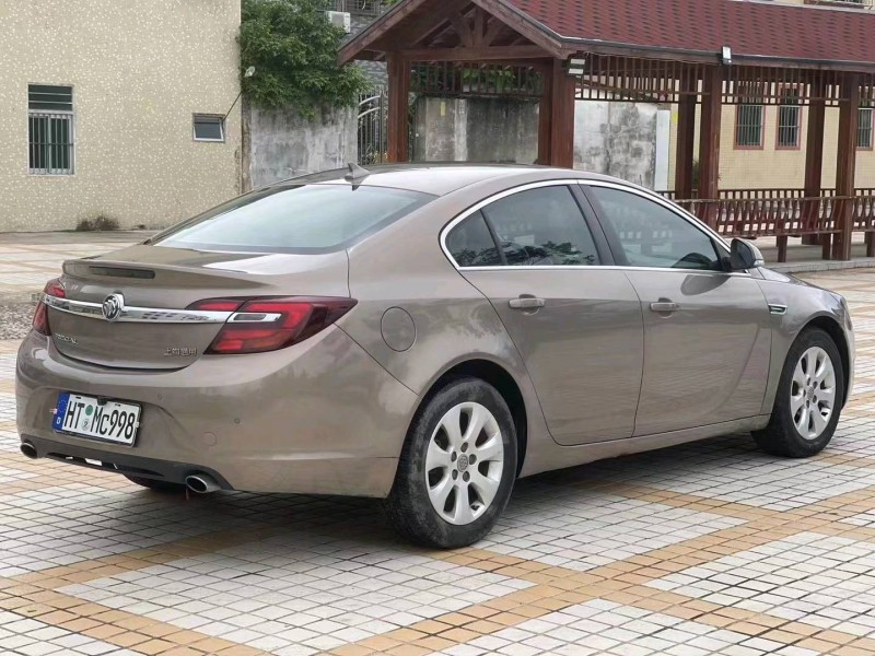 汕头14年别克君威8