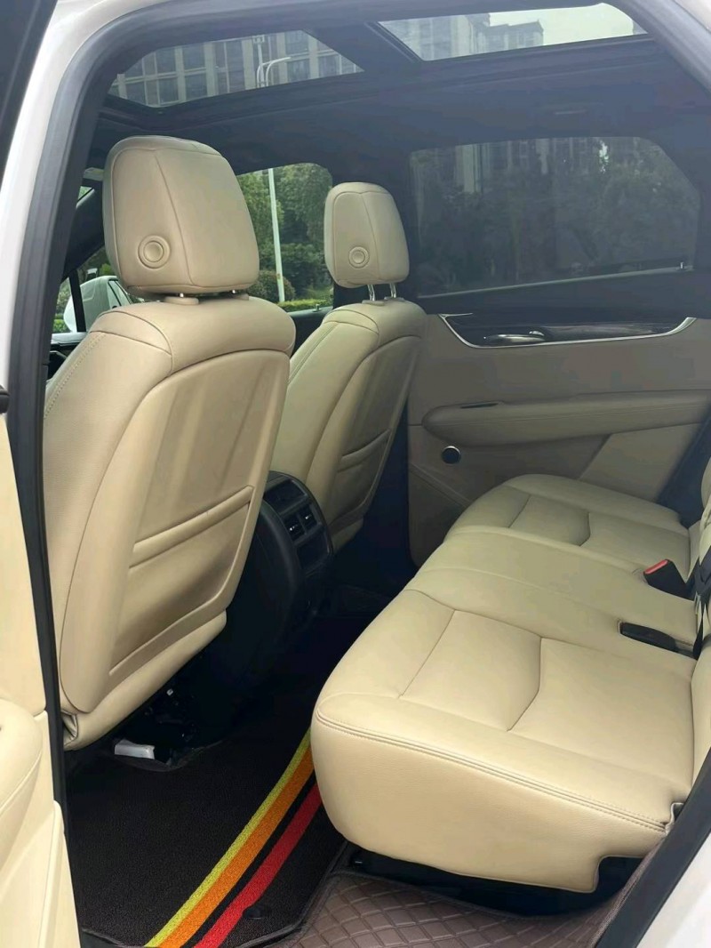 淮南17年凯迪拉克XT55