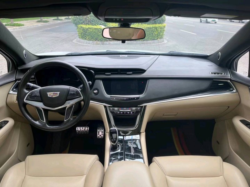 淮南17年凯迪拉克XT56