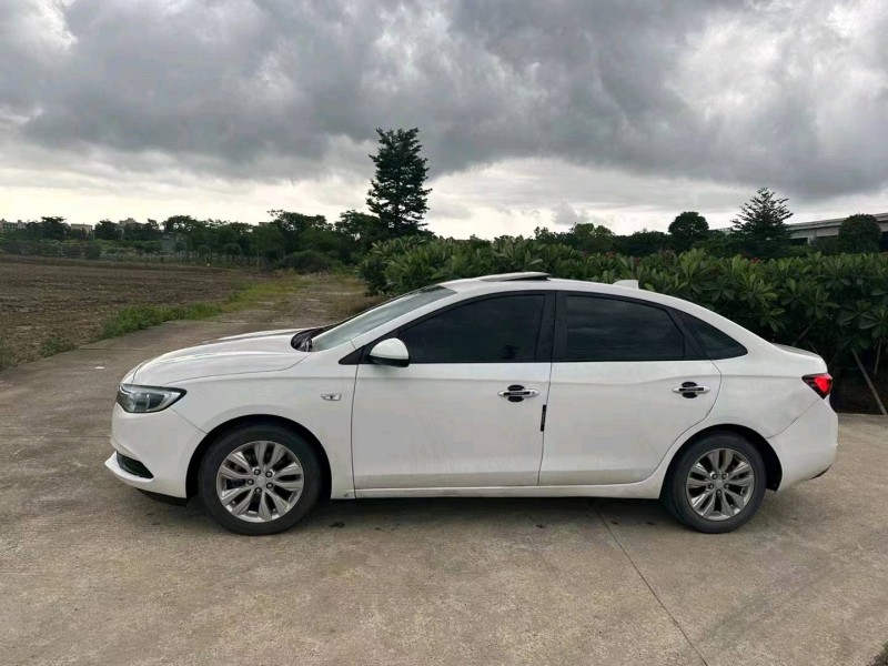 深圳18年别克英朗8