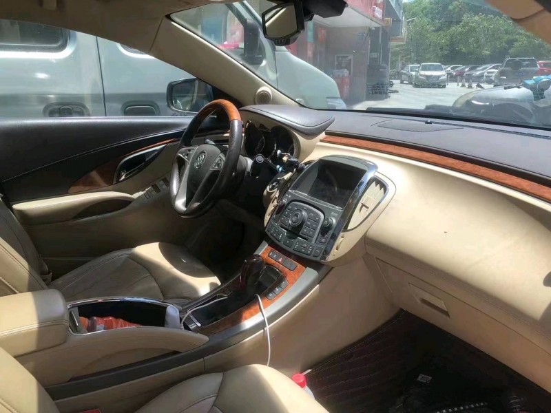 深圳12年别克君越3