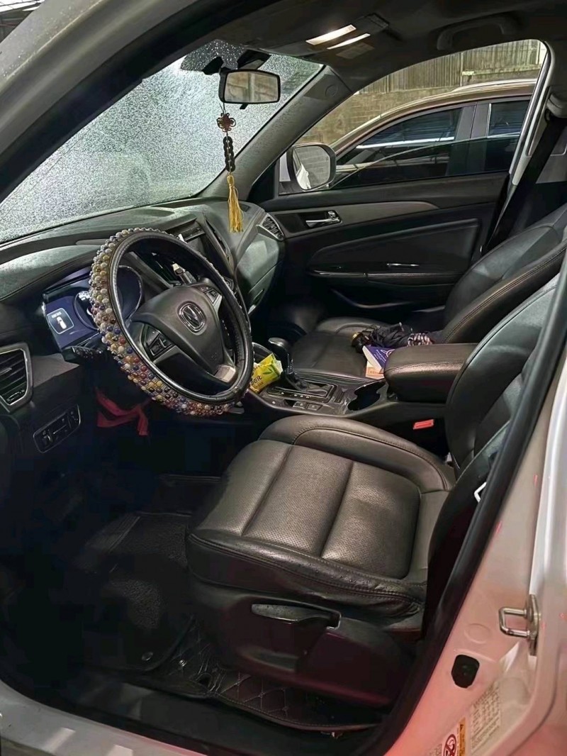 重慶18年長安汽車CS755