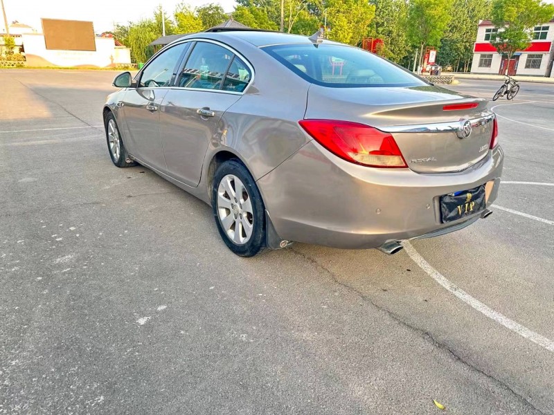 徐州13年别克君威8