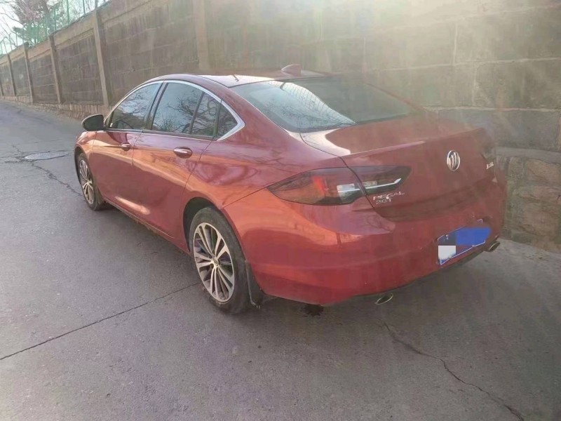 枣庄18年别克君威5