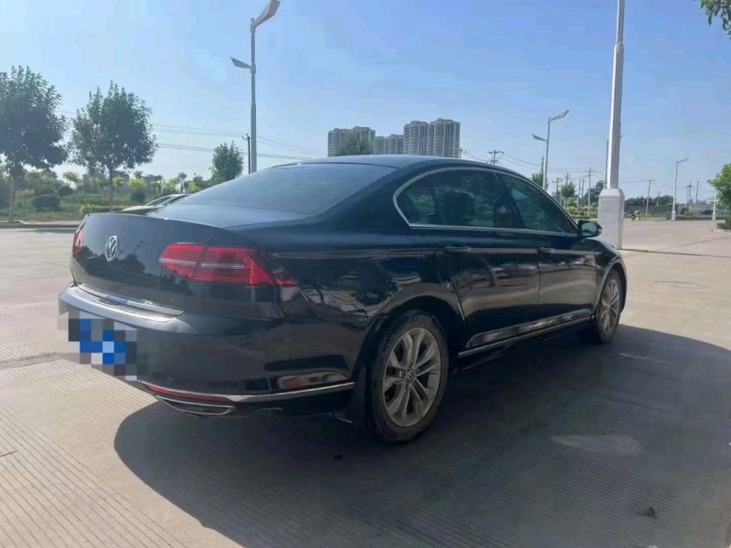 济南17年大众迈腾8