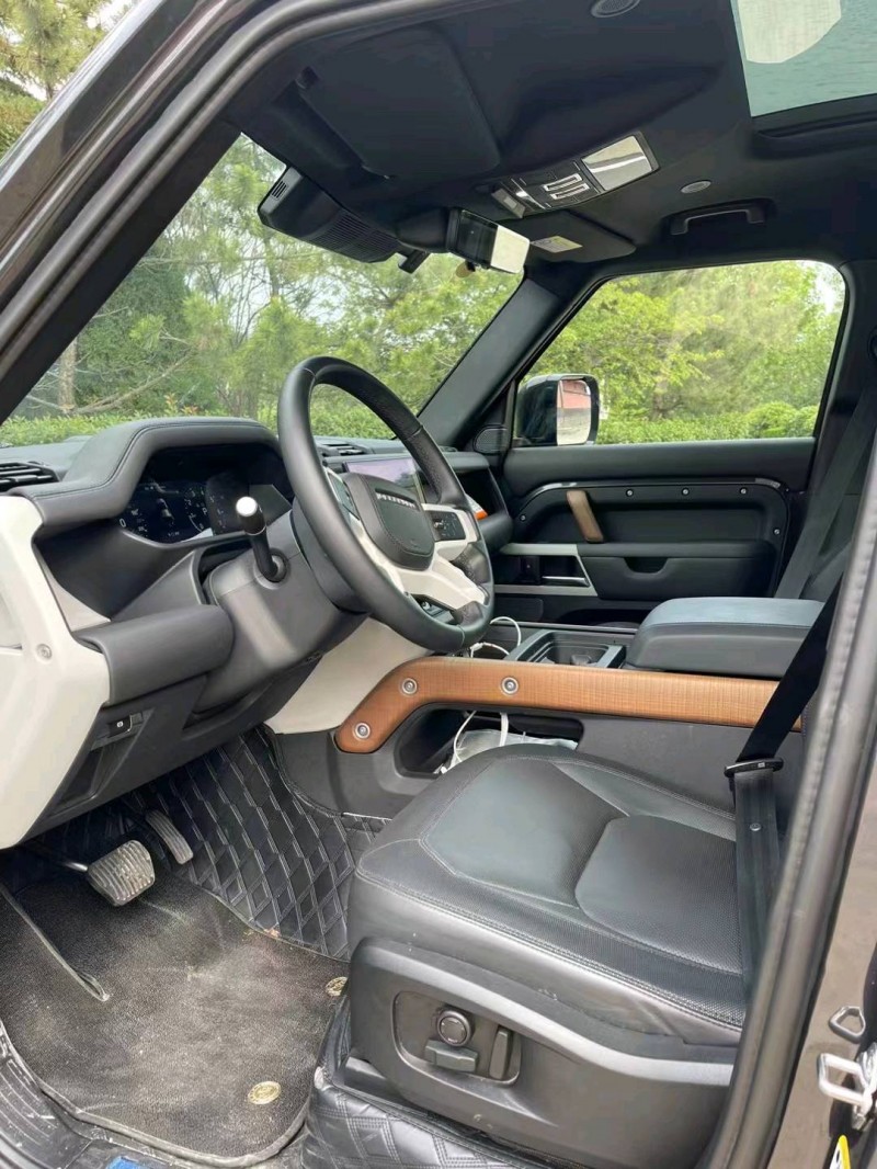 枣庄23年路虎卫士8