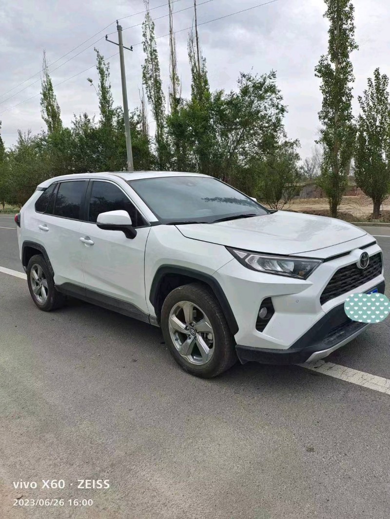烏魯木齊23年豐田RAV42