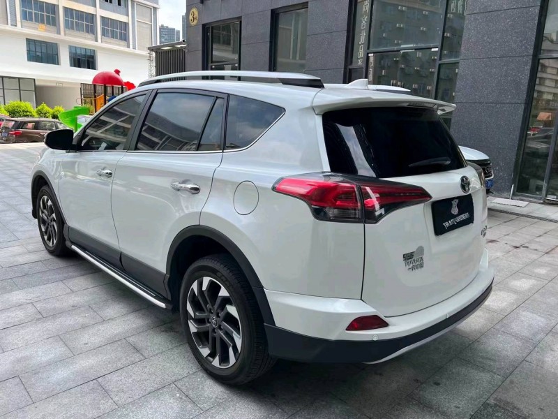 石家庄19年丰田RAV44