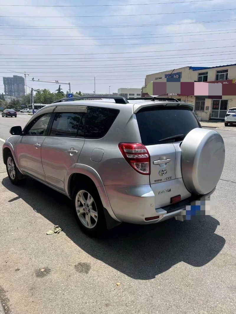 济南11年丰田RAV42