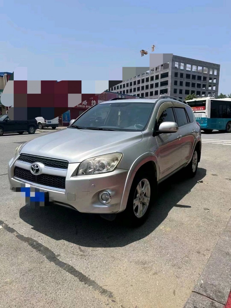 济南11年丰田RAV43