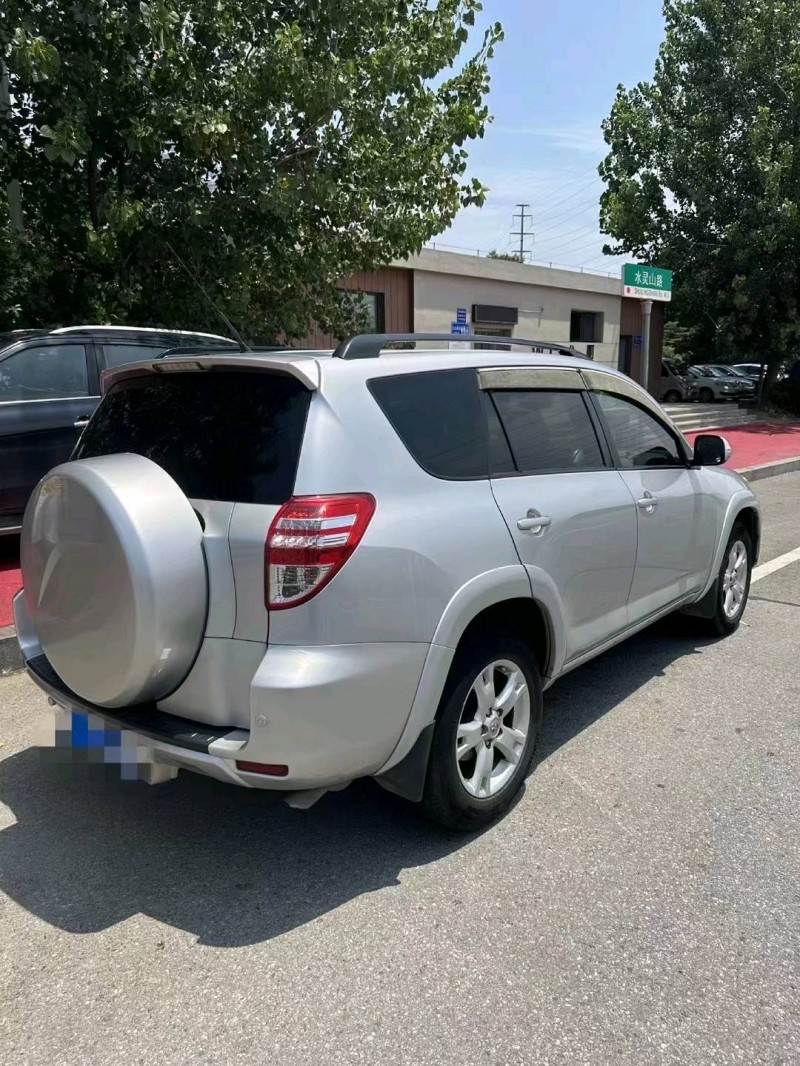 济南11年丰田RAV44