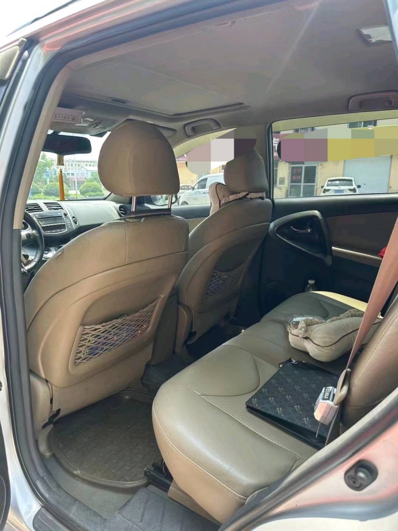 济南11年丰田RAV46