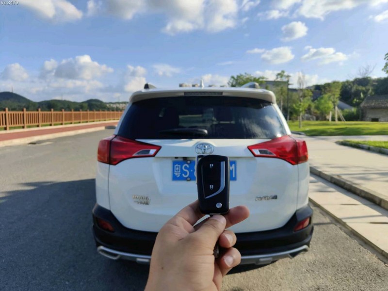 广州16年丰田RAV4荣放9