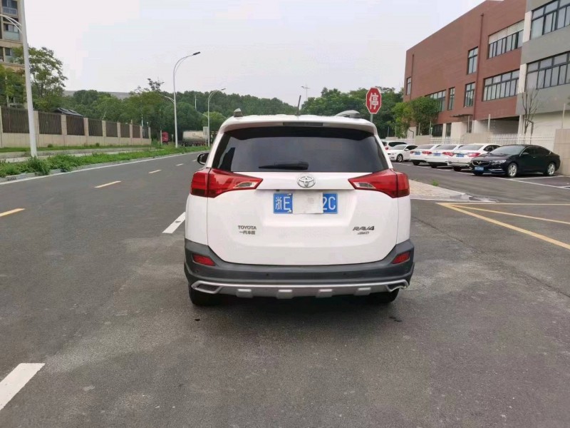 苏州13年丰田RAV47