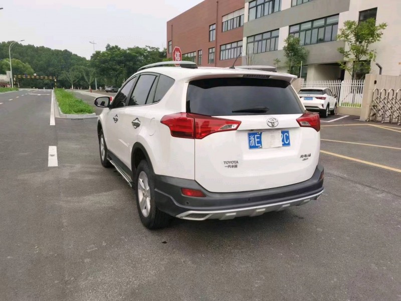 苏州13年丰田RAV48